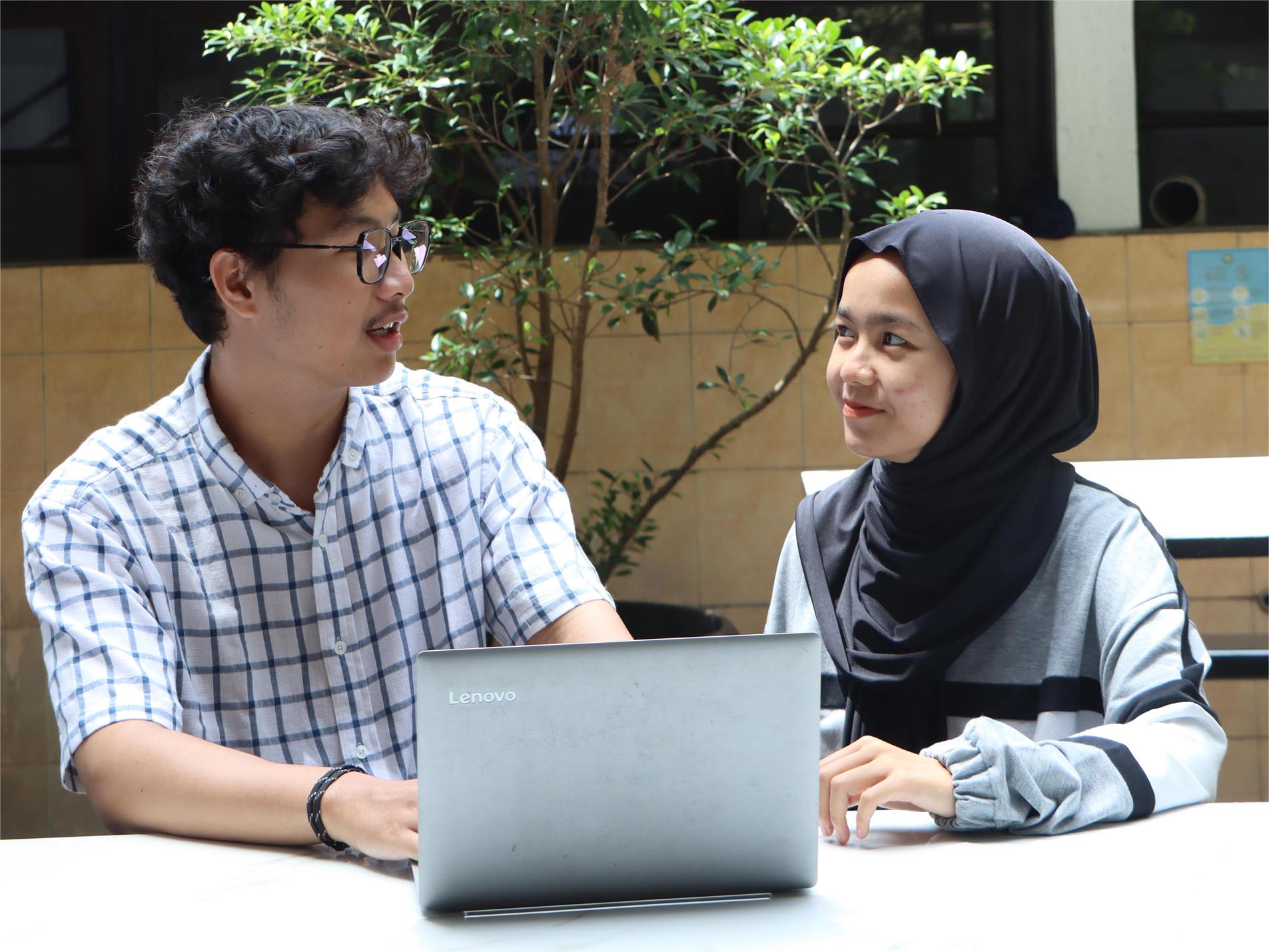 Biaya Pendidikan Kelas Reguler dan Non Reguler Per Semester Hanya 5,5 Juta Untuk Sistem Informasi S1 Serta Peluang Beasiswa Kuliah
