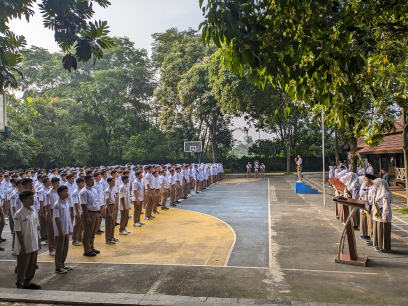Anakmu Santri, Tapi Kamu Masih Overprotective? Saatnya Introspeksi