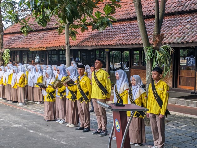 Hubungan Antar Teman di Boarding School Al Masoem: Persahabatan dan Solidaritas  Di